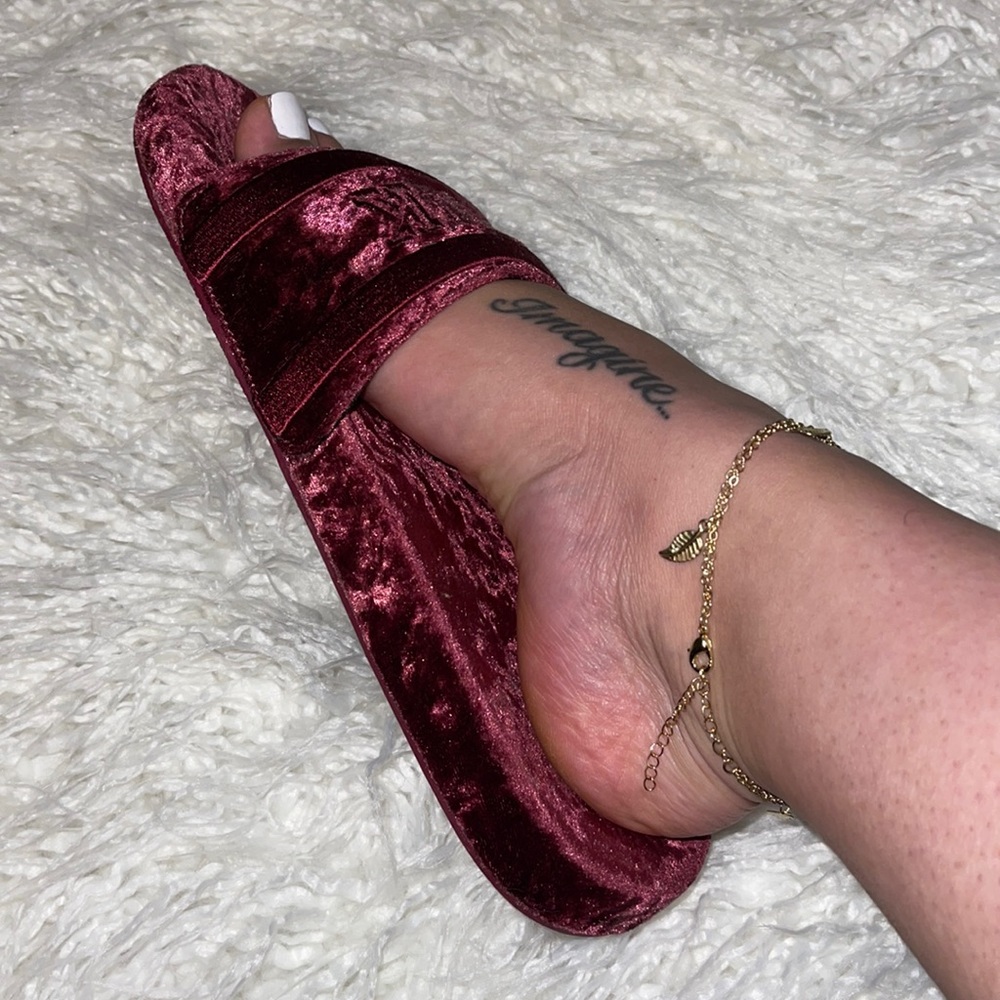 PINK Crushed velvet slides in burgundy